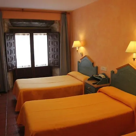 Fray Tomás Hotel 2*